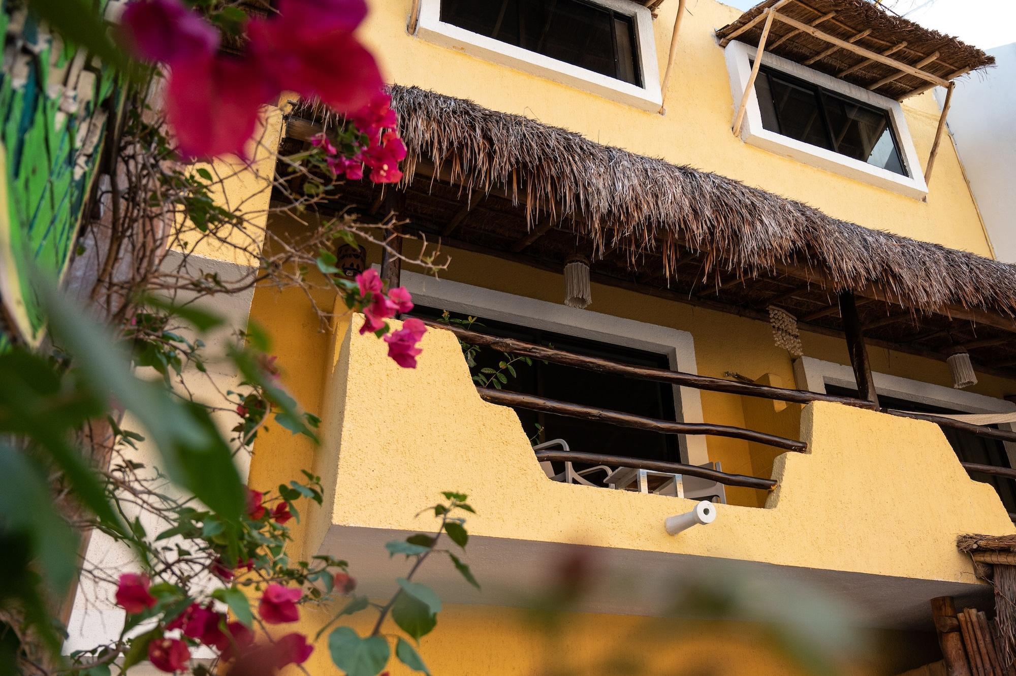 Hotel Casa Colibri Плая-дель-Кармен Экстерьер фото