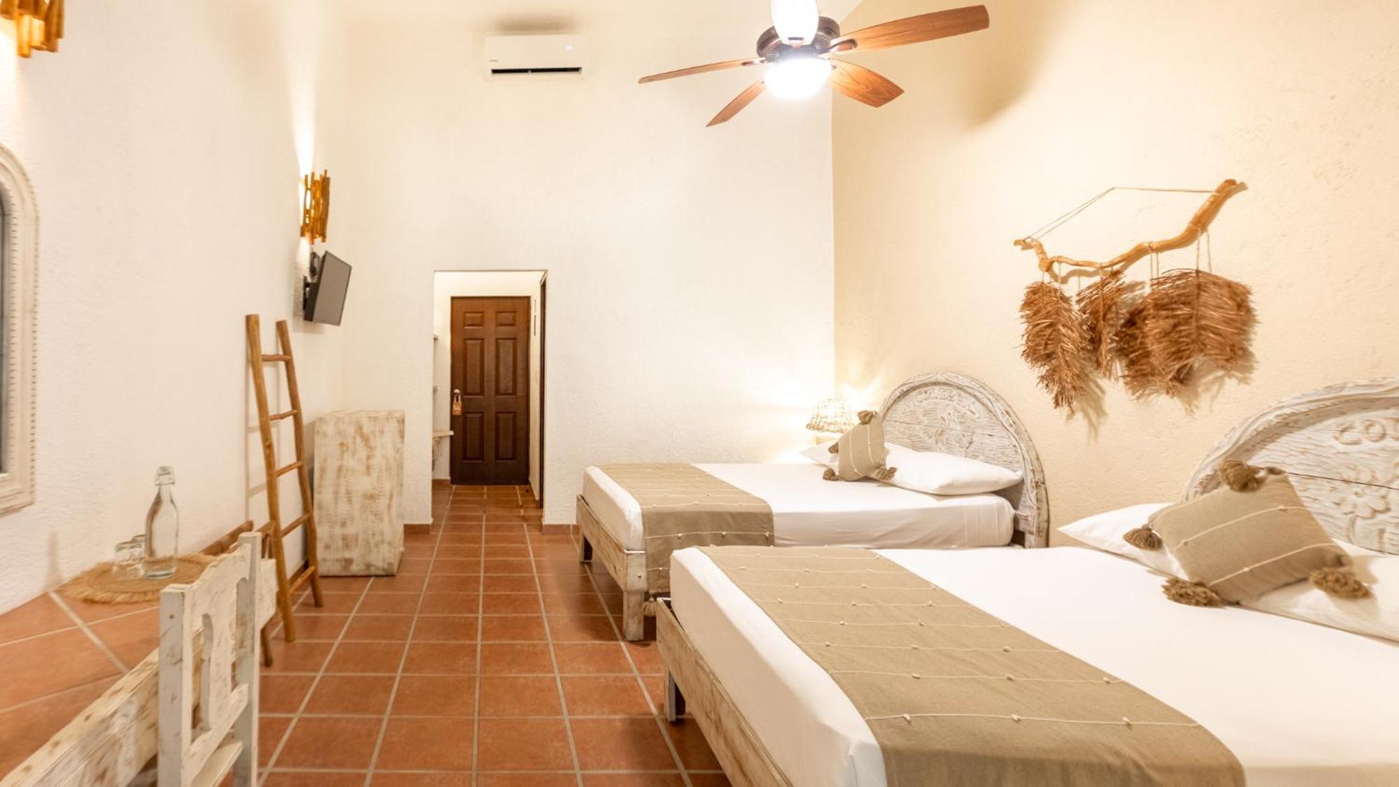 Hotel Casa Colibri Плая-дель-Кармен Экстерьер фото